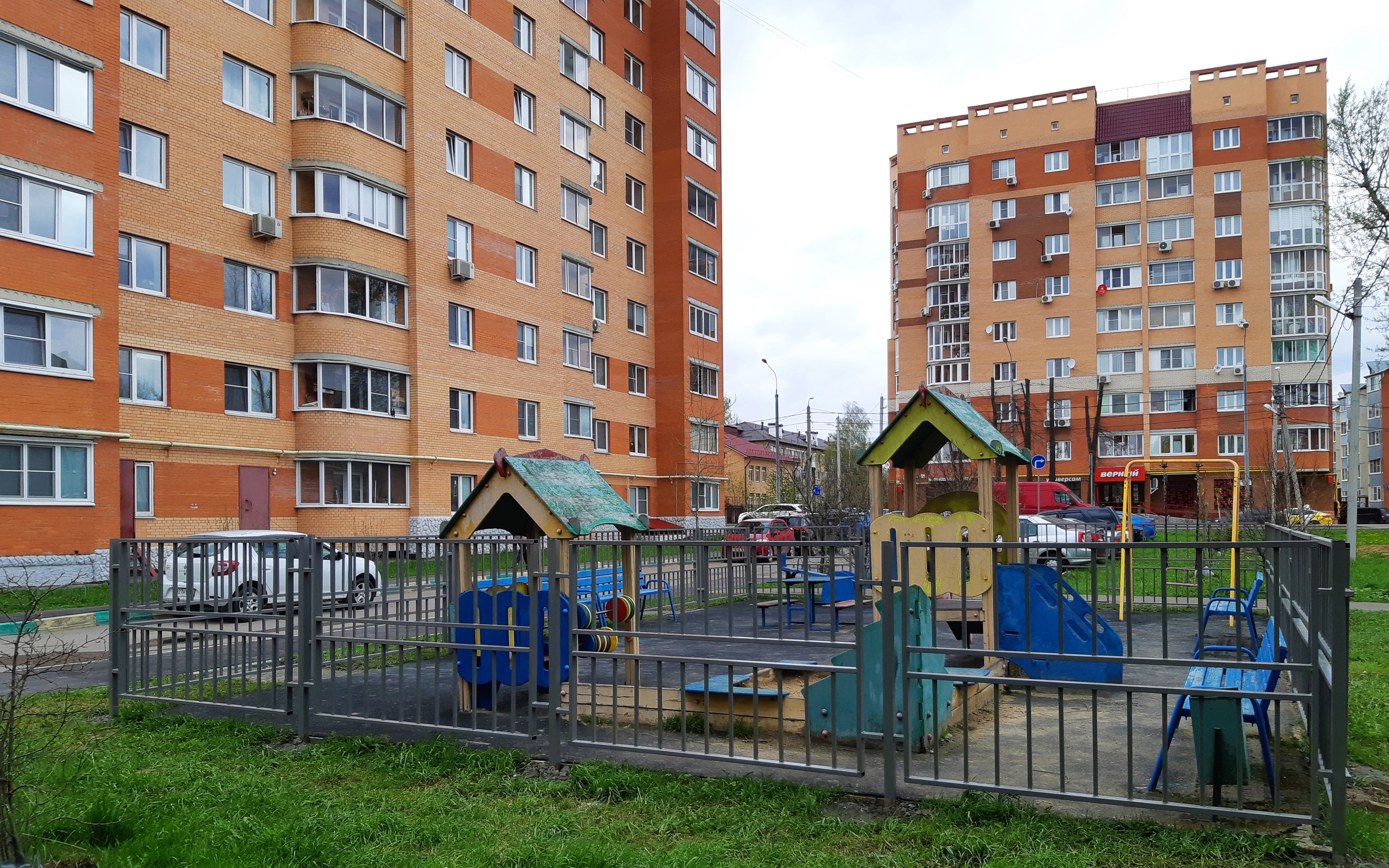 Ограждения установили на детских площадках в поселении Рязановское