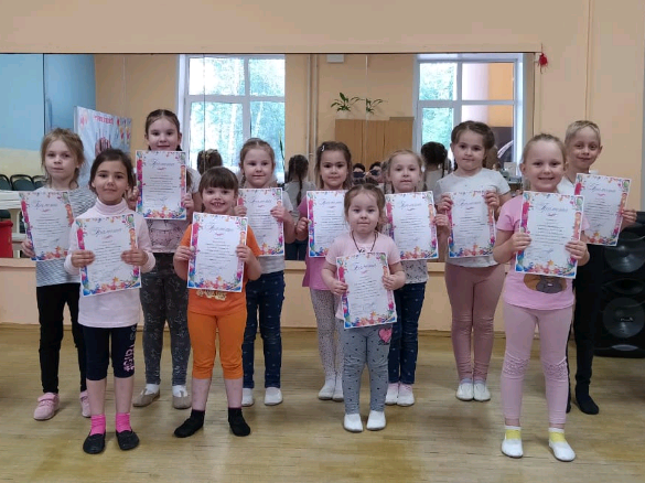 Окончание учебного года отпраздновали участники творческой группы театра песни Дворца культуры Щербинки
