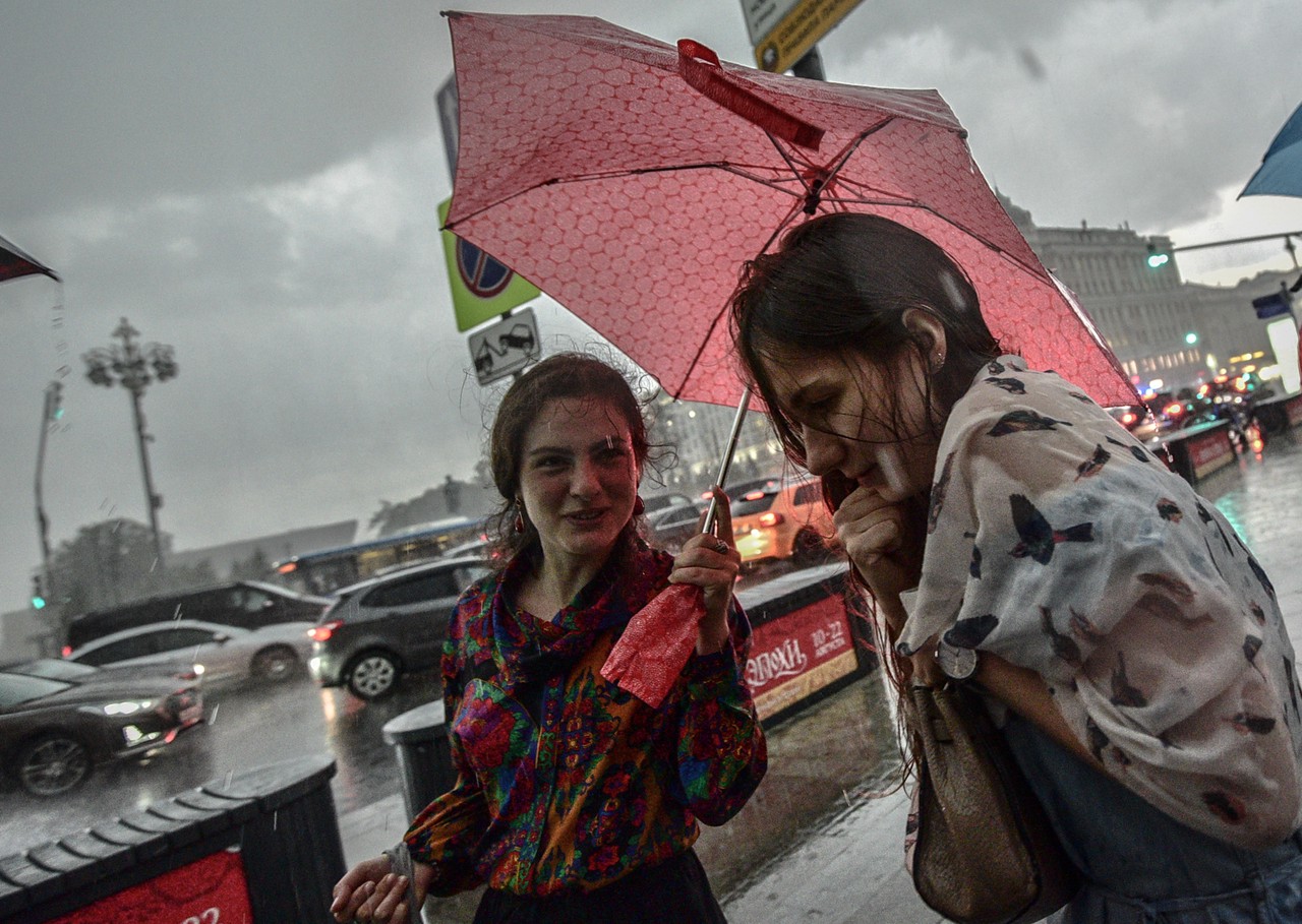 Жителей Москвы предупредили о дождях и шквалистом ветре