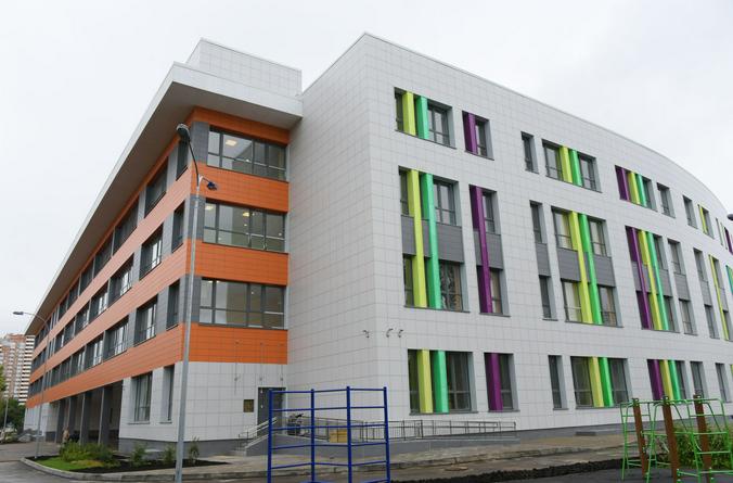 Строительсво школы и детского сада в Рязановском завершат в конце 2021 года