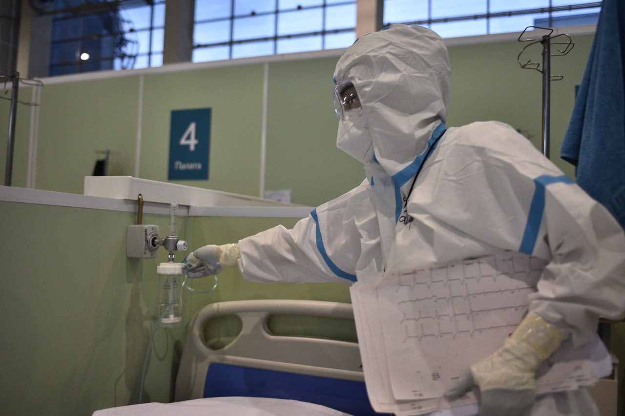 Московские врачи поставили более 2,4 тысячи диагнозов COVID-19 за сутки