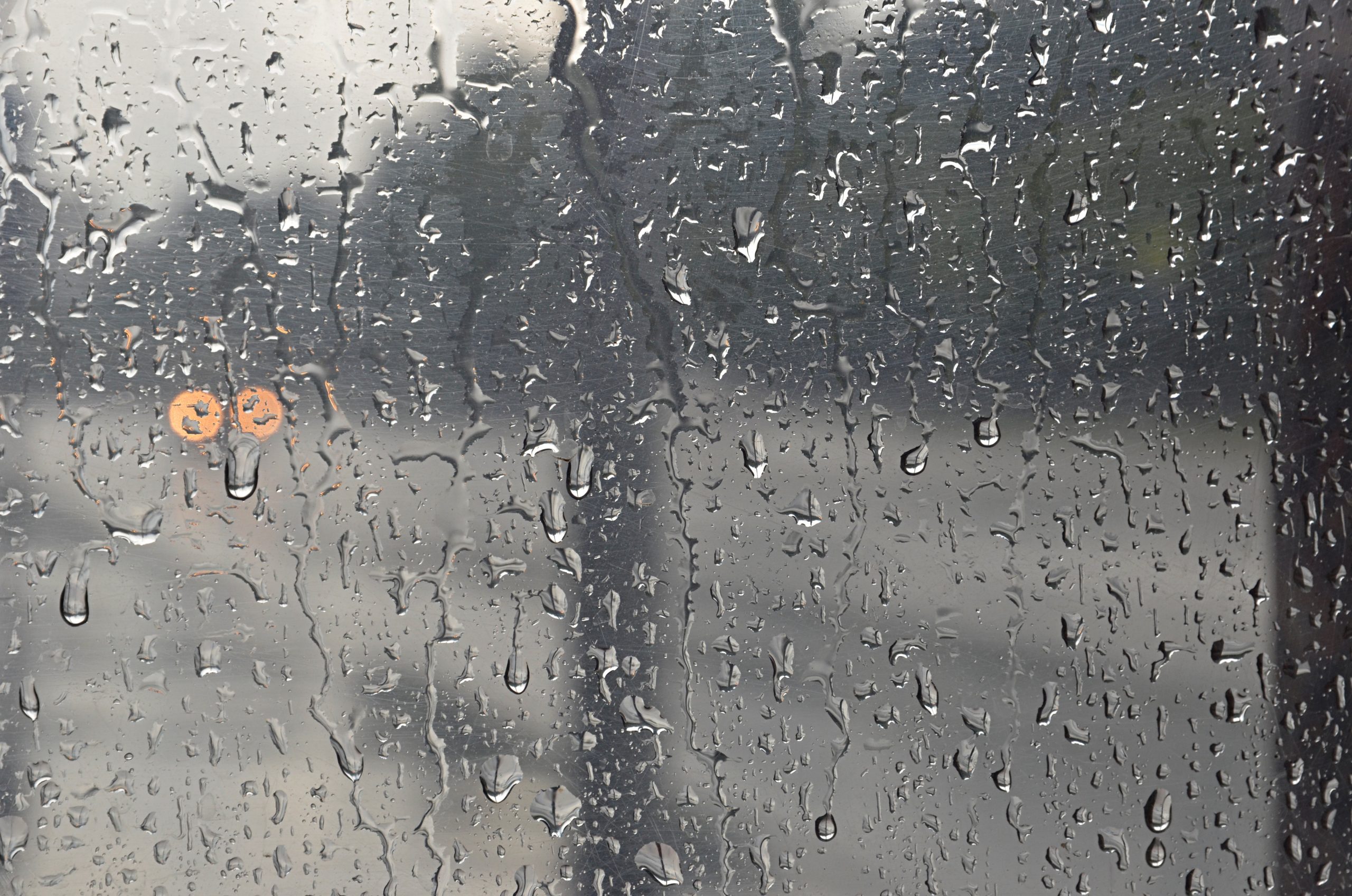 МЧС сообщило об ухудшении погодных условий в столице в субботу
