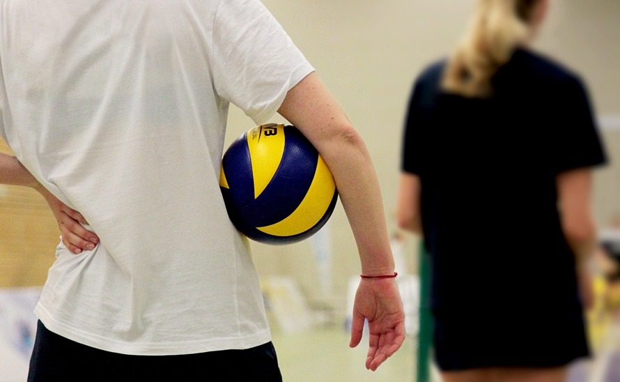Владение мячом: сотрудники администрации Краснопахорского приняли участие в тренировке по волейболу