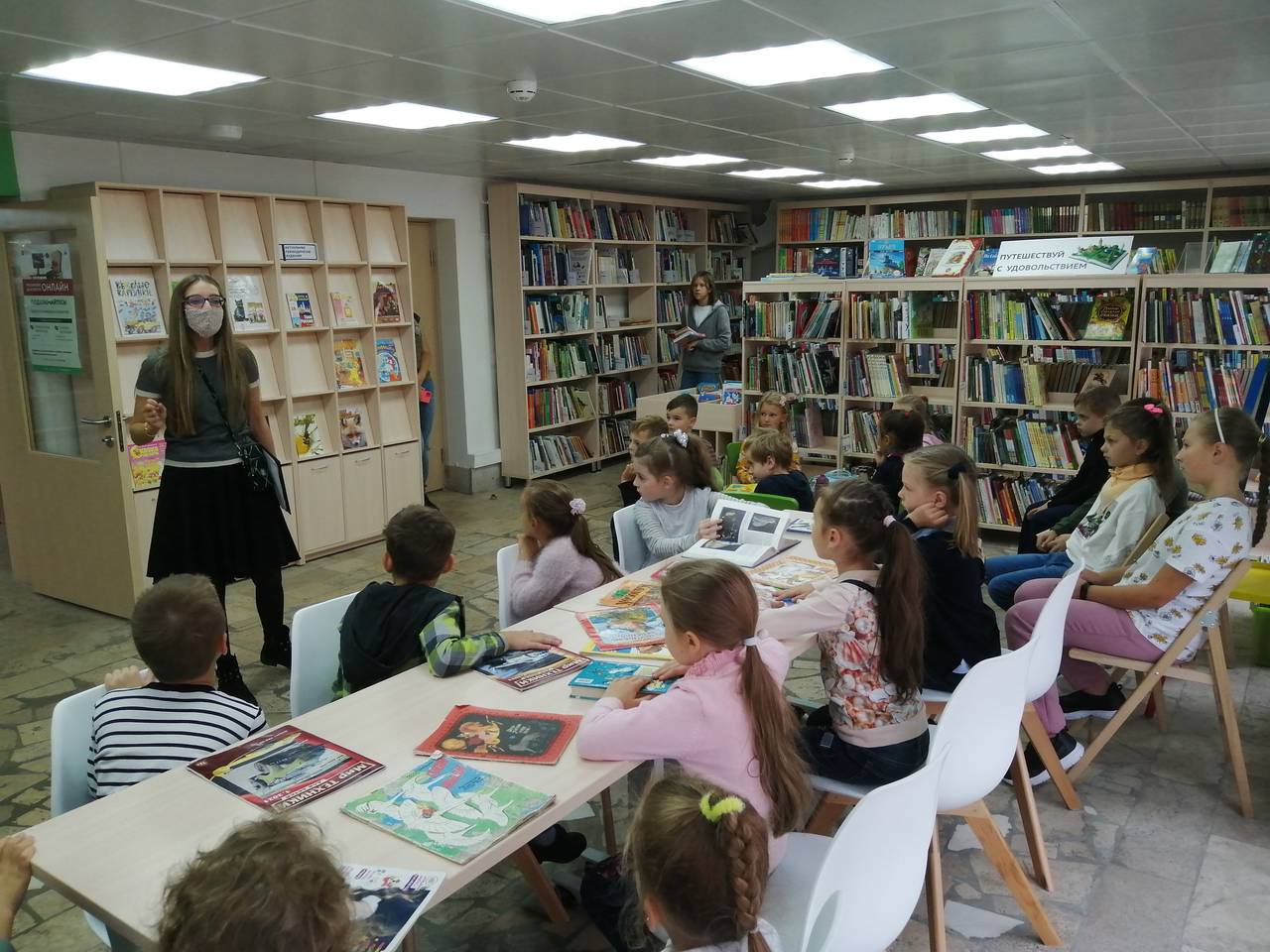 Представители библиотеки №259 в Московском провели награждение