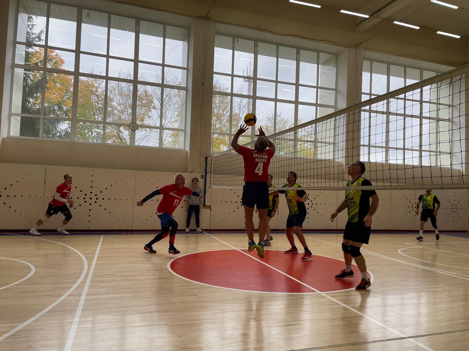 Окружные соревнования по волейболу прошли в Краснопахорском