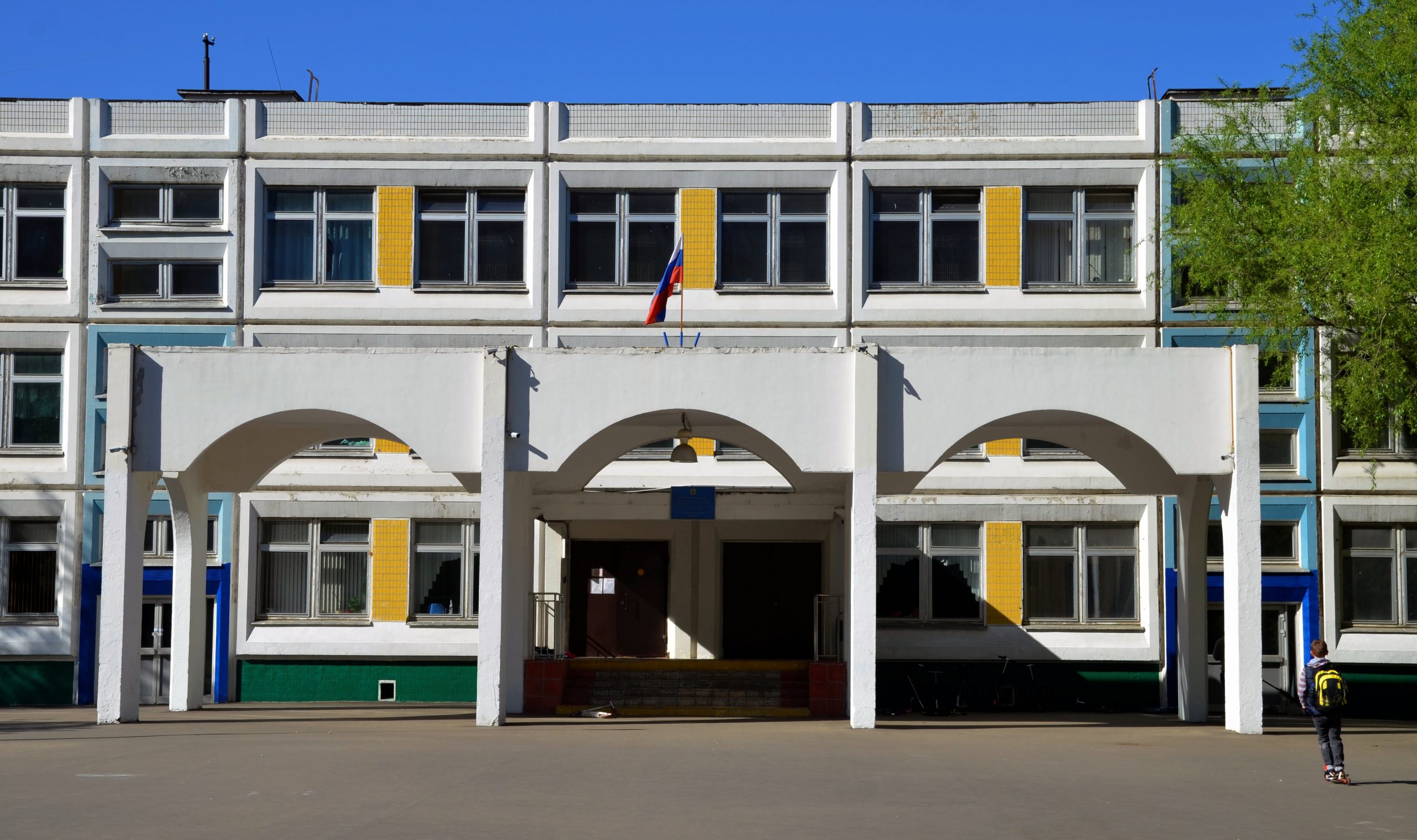 Сотрудники столичного росреестра поставили на учет здания школ и детского сада в Новой Москве