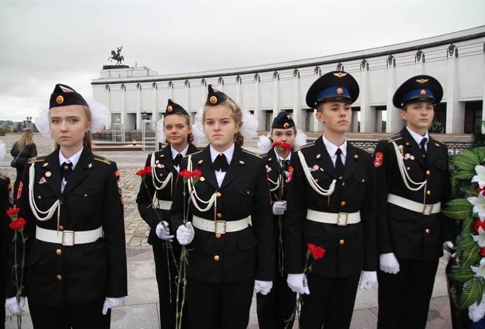 Ученики кадетского класса школы №2073 поселения Вороновское приняли участие в торжественном мероприятии на Поклонной горе