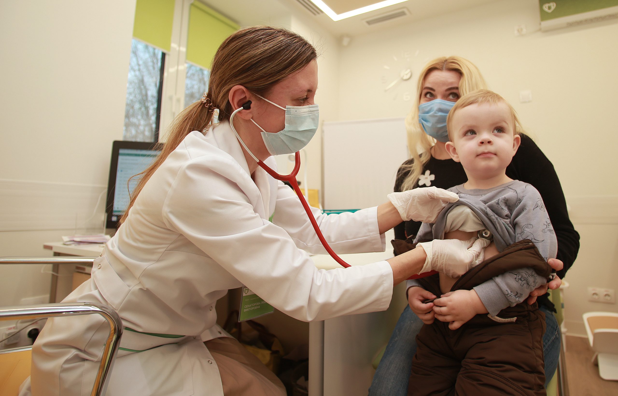 Главный педиатр Москвы поддержал экспресс-тестирование на ковид у детей