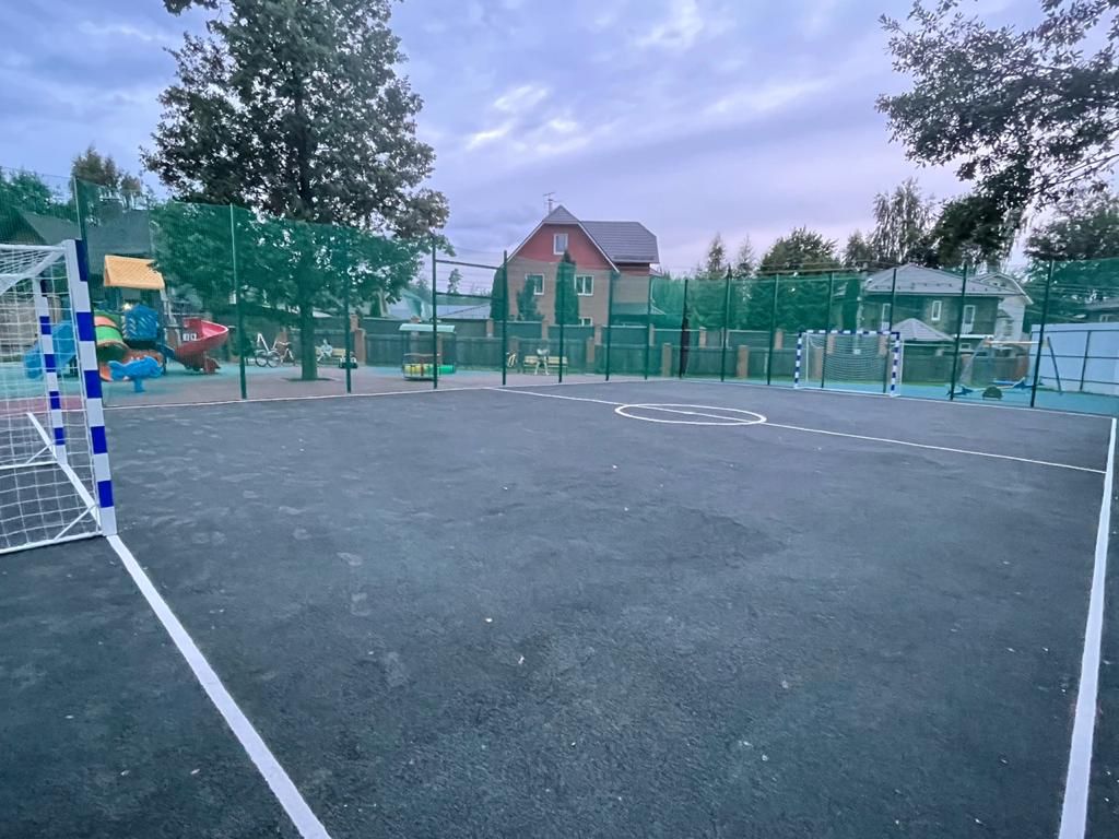 Универсальная спортивная площадка появилась в Десеновском