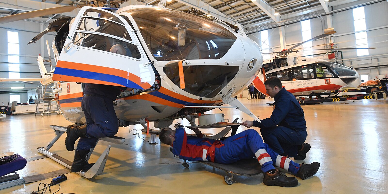 Перед стартом: как готовят к вылету санитарную и пожарную авиацию Москвы