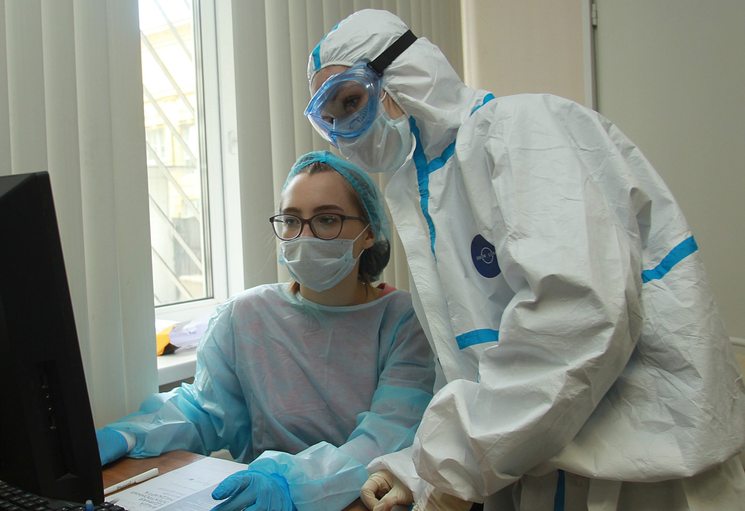Более 3 300 москвичей заболели коронавирусом за последние сутки
