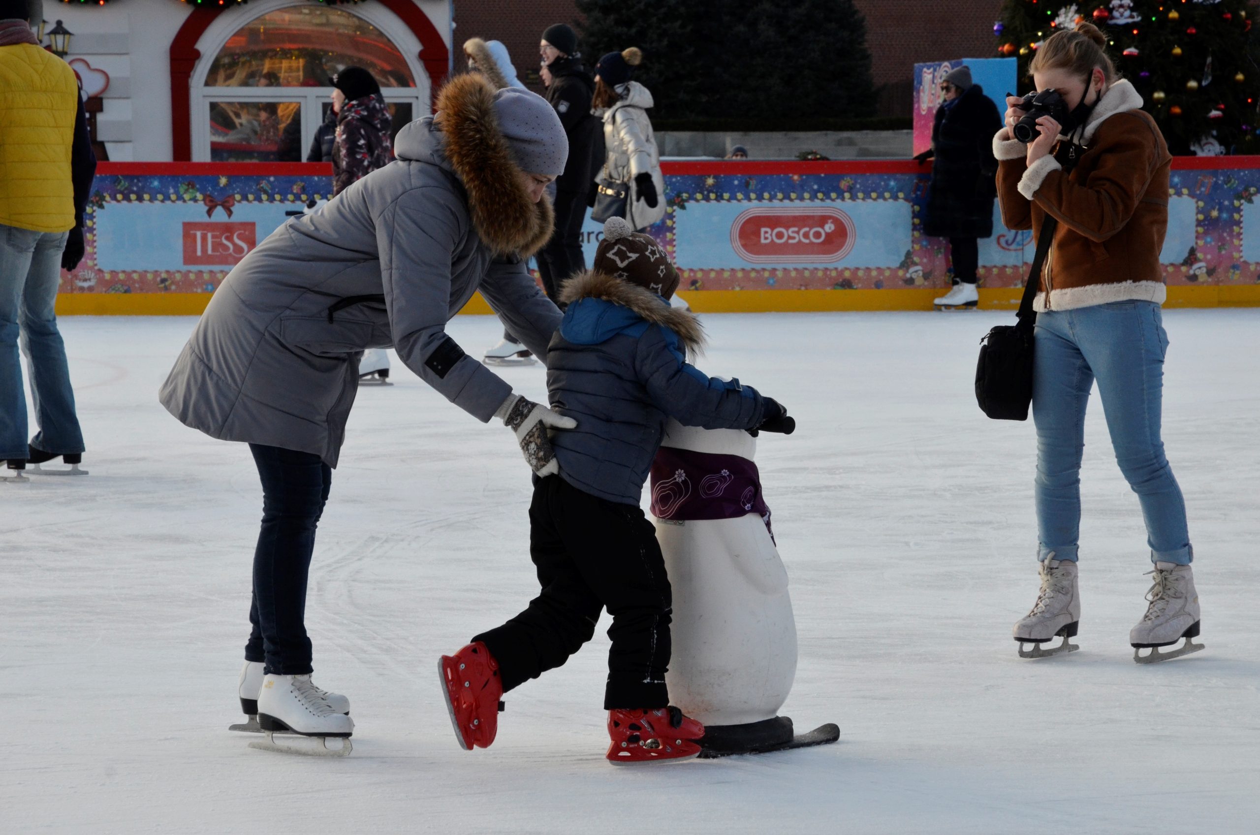 Ледовые площадки открылись в парках Москвы