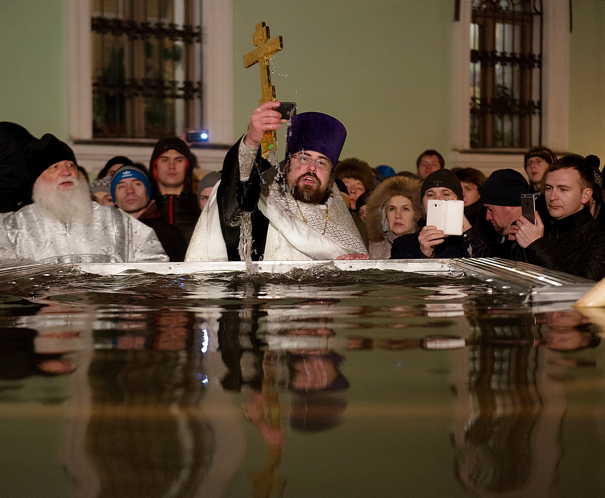 Жители Москвы получили поздравление с Крещением Господнем от Правительства. Фото: Наталья Феоктистова, «Вечерняя Москва»