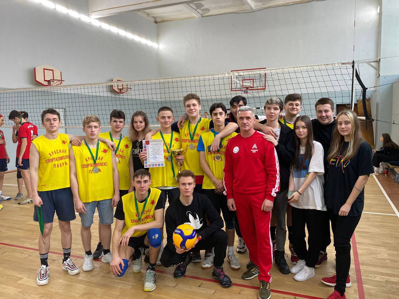 Волейболисты из поселения Краснопахорское стали победителями соревнований