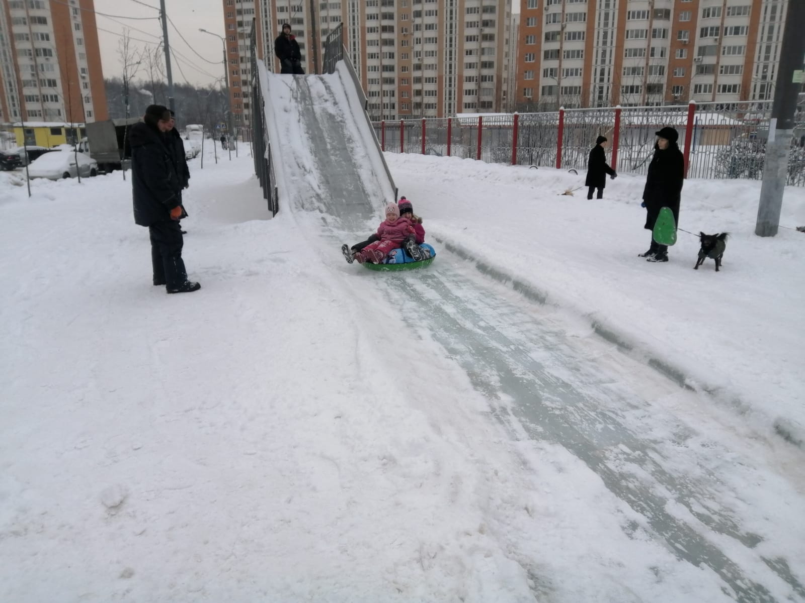 Техническое обслуживание ледовой горки провели в поселении Московский