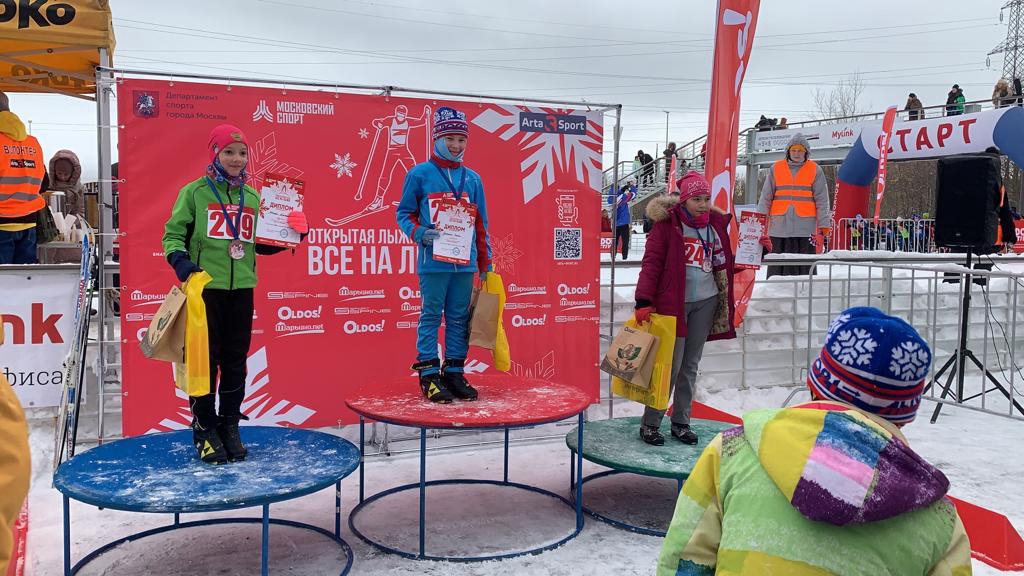 Спортсмены из поселения Краснопахорское стали победителями открытой лыжной гонки