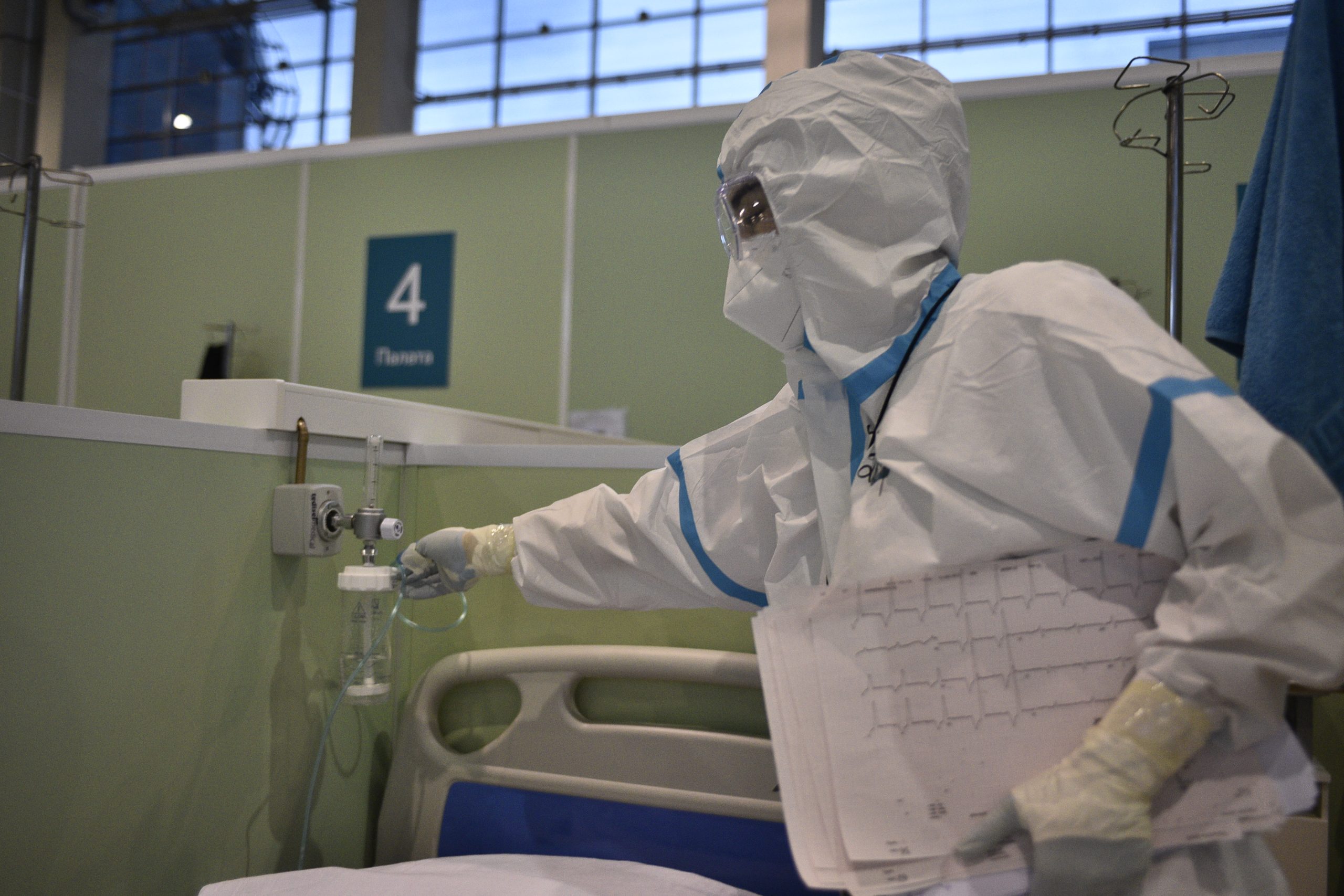 Оперштаб: 4,5 тысячи человек с коронавирусом госпитализировали за сутки