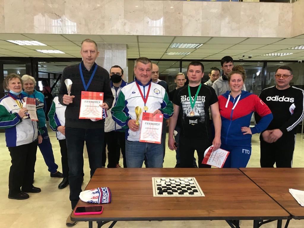 Житель Марушкинского завоевал бронзу на окружных соревнованиях по шашкам