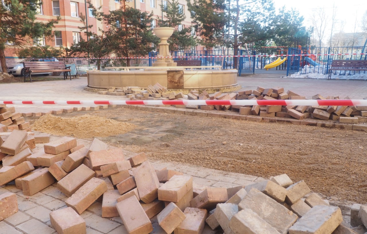 Плиточное покрытие восстановили в поселении Киевский