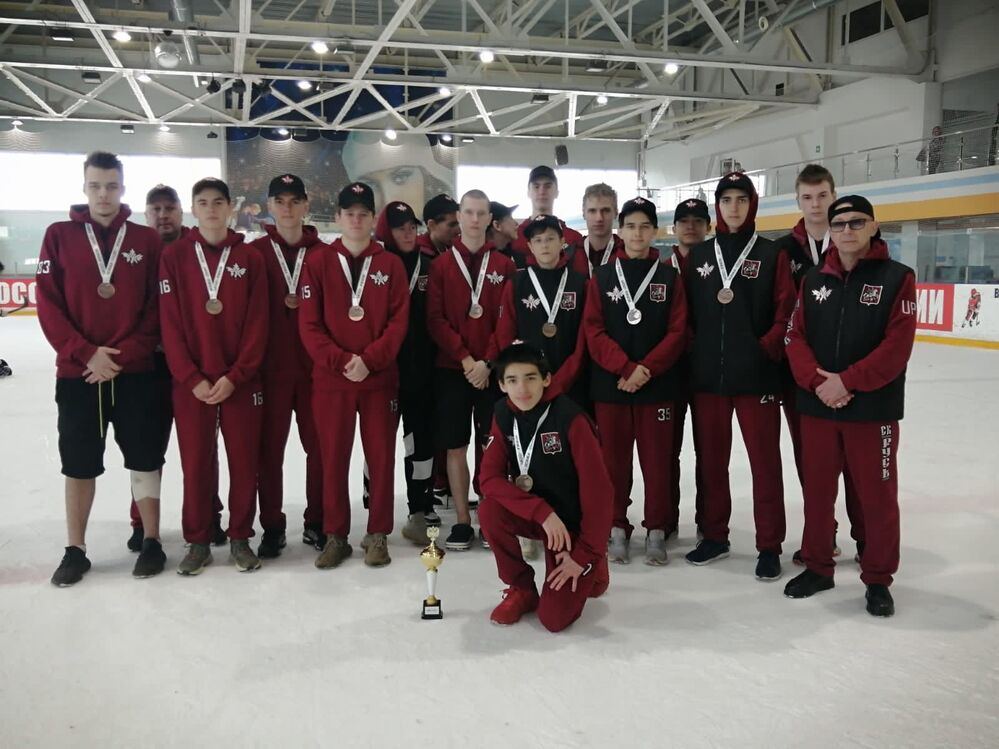Команда спортивного клуба «Русь» из Кленовского завоевала бронзу в соревнованиях по хоккею