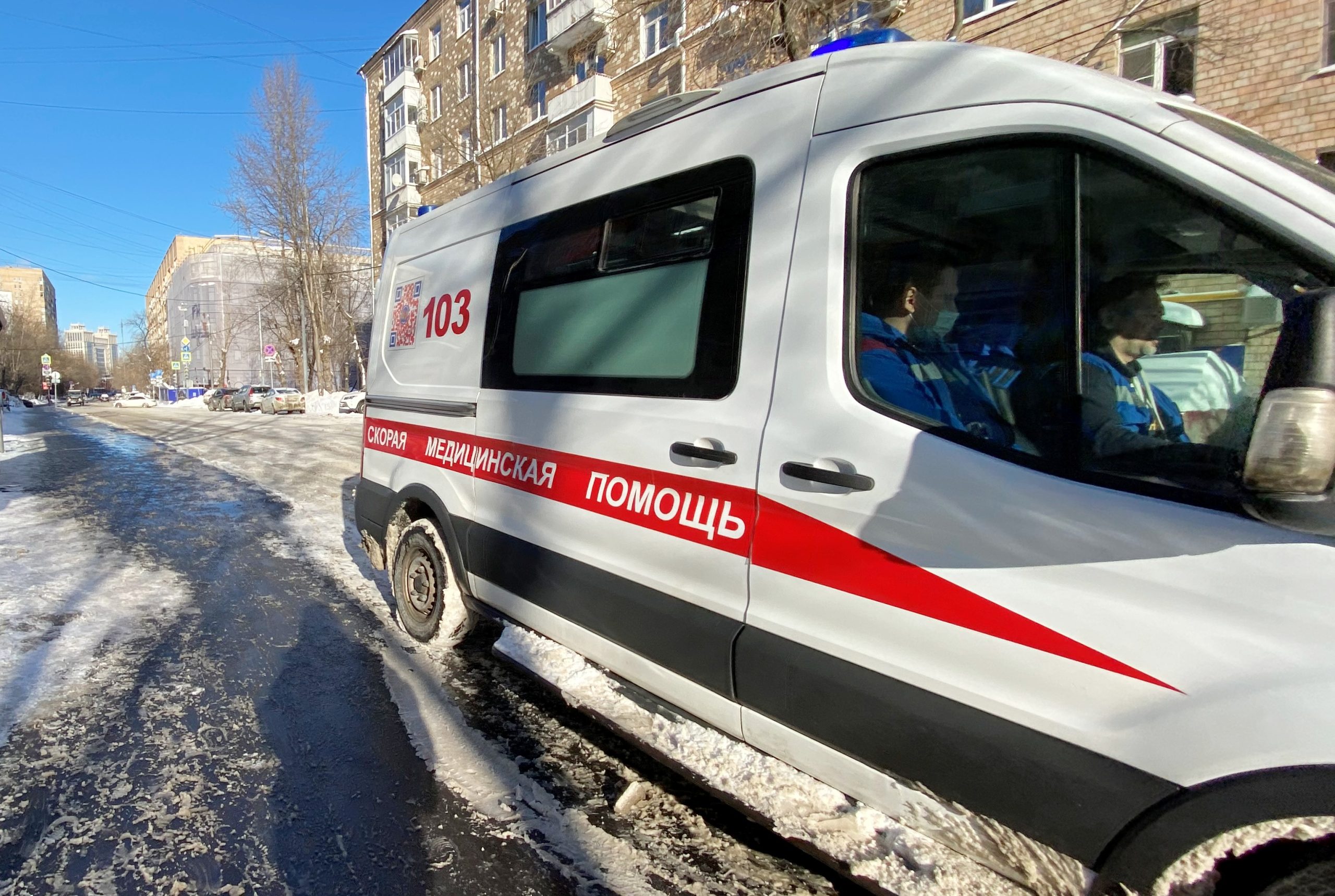 Специалисты госпитализировали более трех тысяч человек с коронавирусной инфекцией в России за сутки