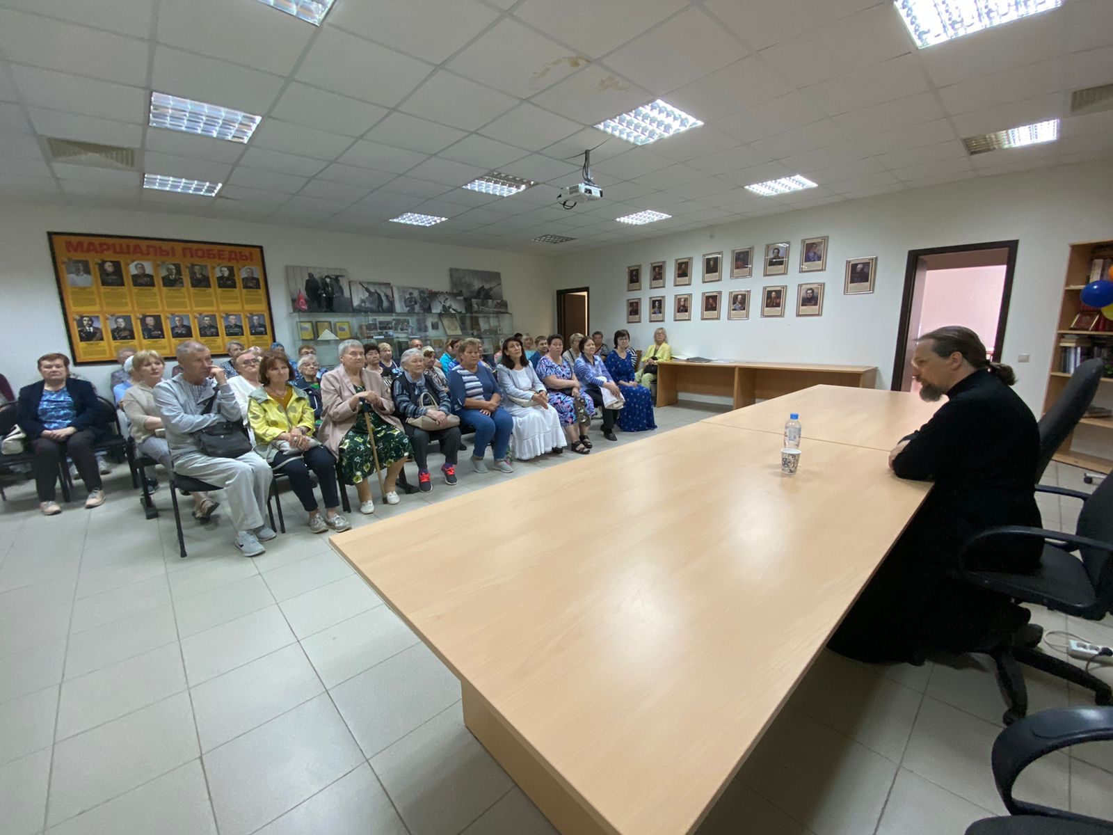 Встреча Совета ветеранов с настоятелем храма прошла в Воскресенском
