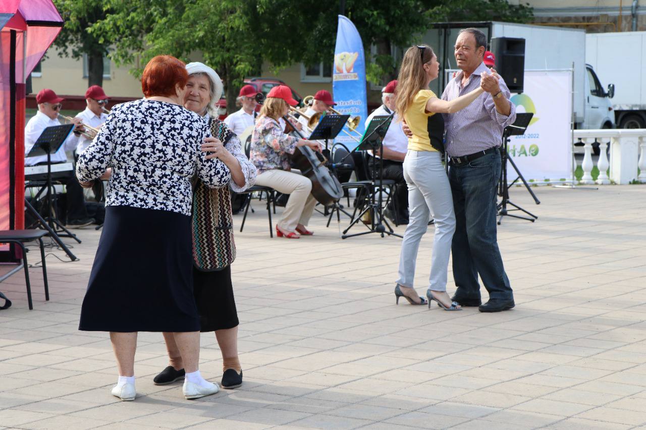Открытие летних вечеров отдыха состоялось в Щербинке