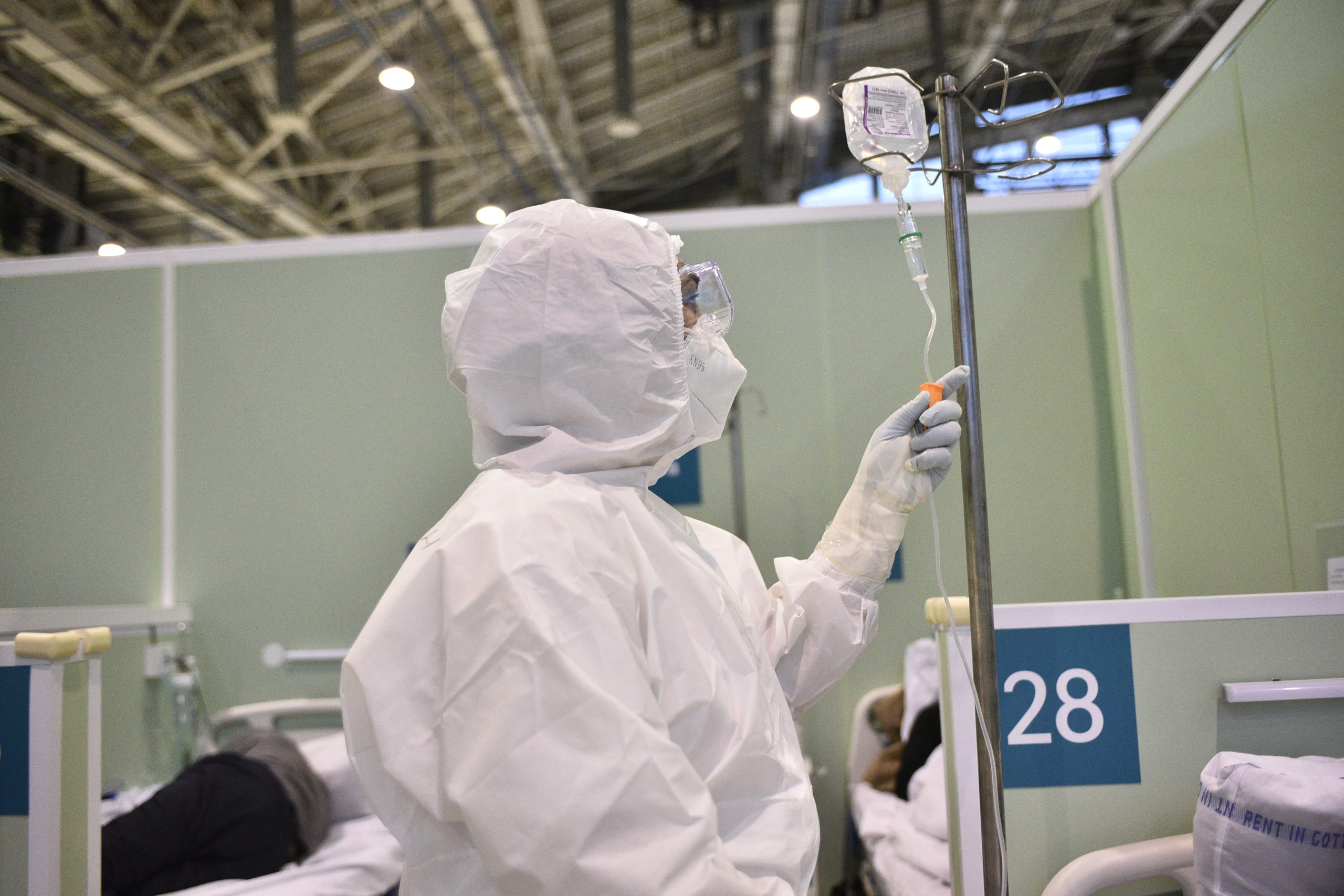 Оперштаб: 1,1 тысячи человек с коронавирусом госпитализировали за сутки в России