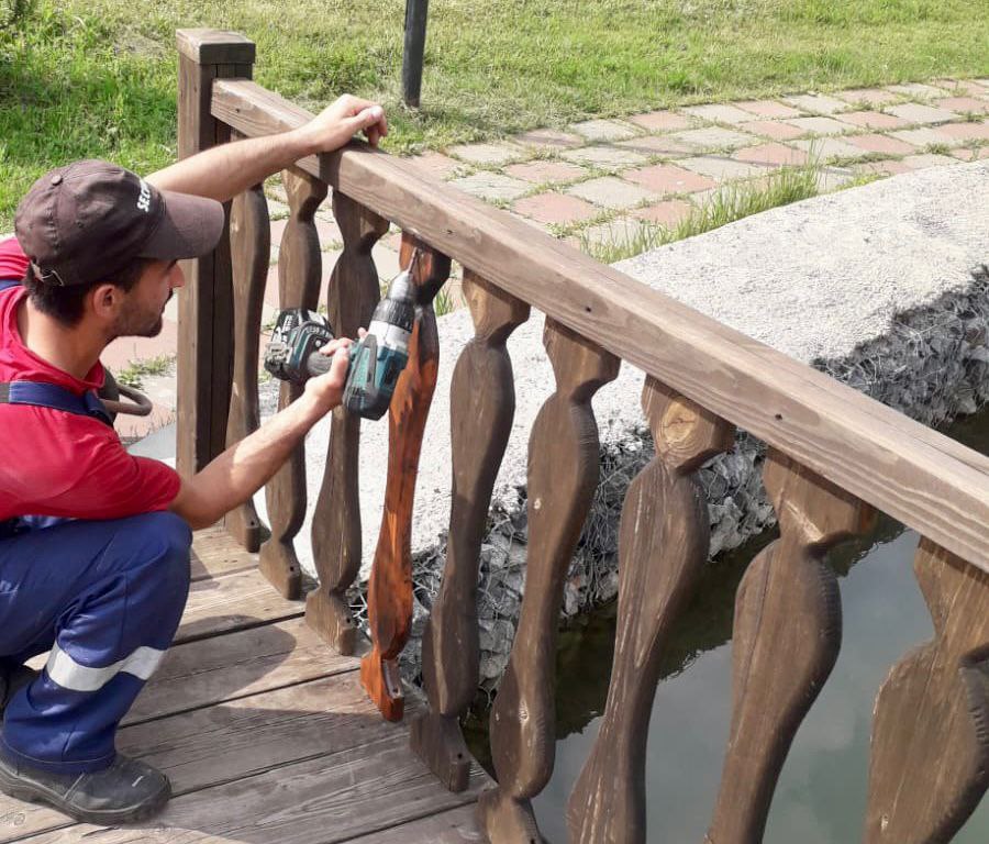 Мостик через пруд отремонтировали в поселении Мосрентген