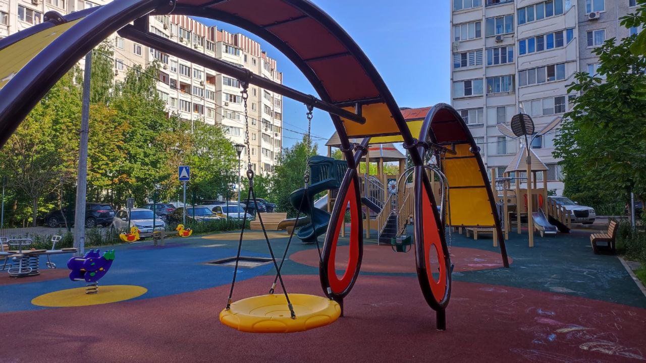 Комплексное благоустройство детской и спортивной площадок прошло в поселении Мосрентген