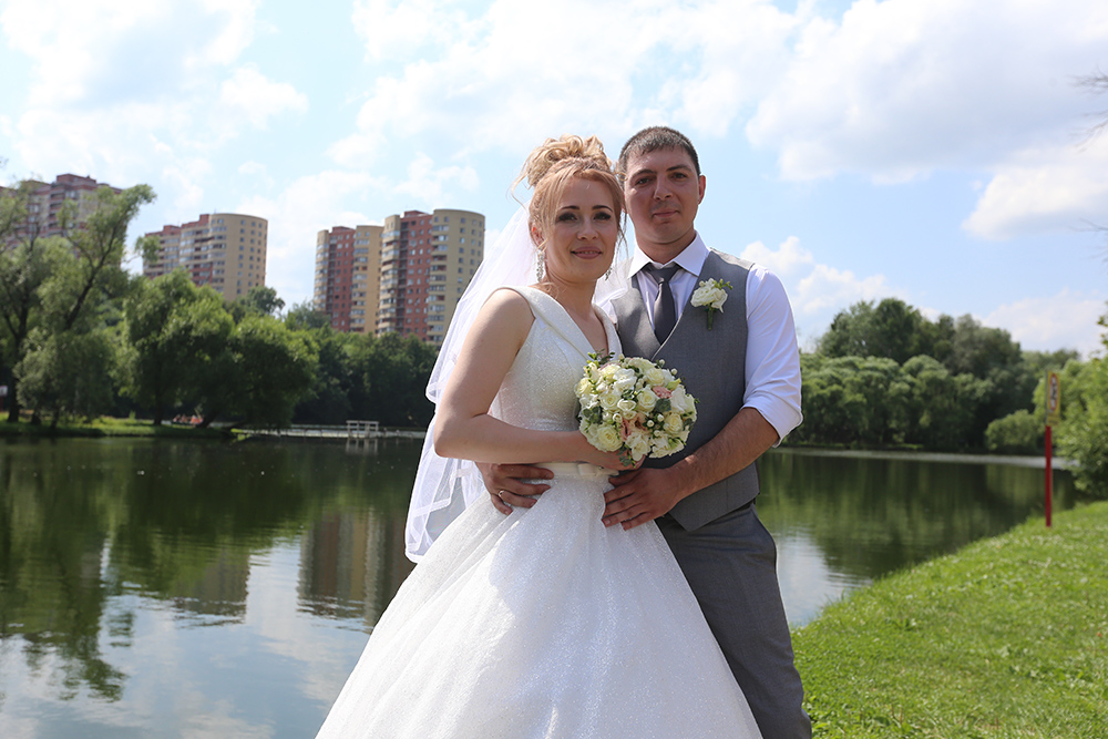Около шести тысяч пар поженились на выездных площадках Москвы