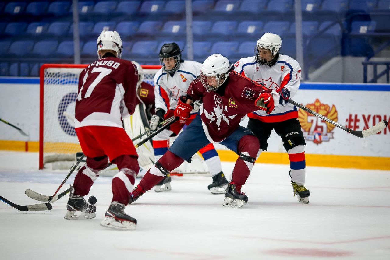 Спортсмены Кленовского приняли участие в первенстве по хоккею