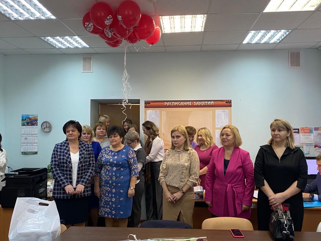 Поздравления с Днем учителя приняли педагоги в Первомайском