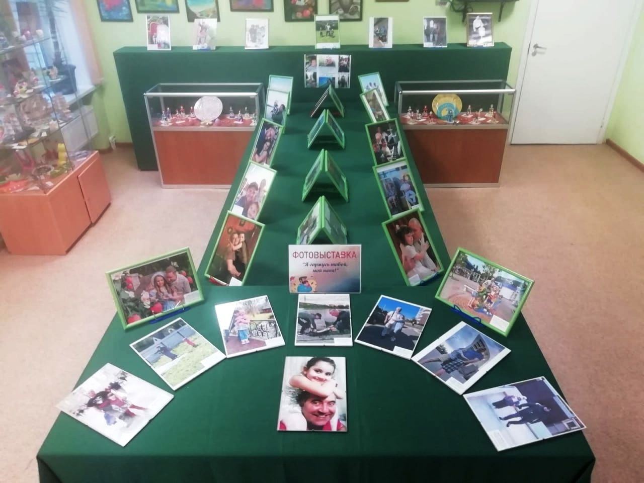 Фотовыставка ко Дню отца открылась в Детско-юношеском центре Щербинки
