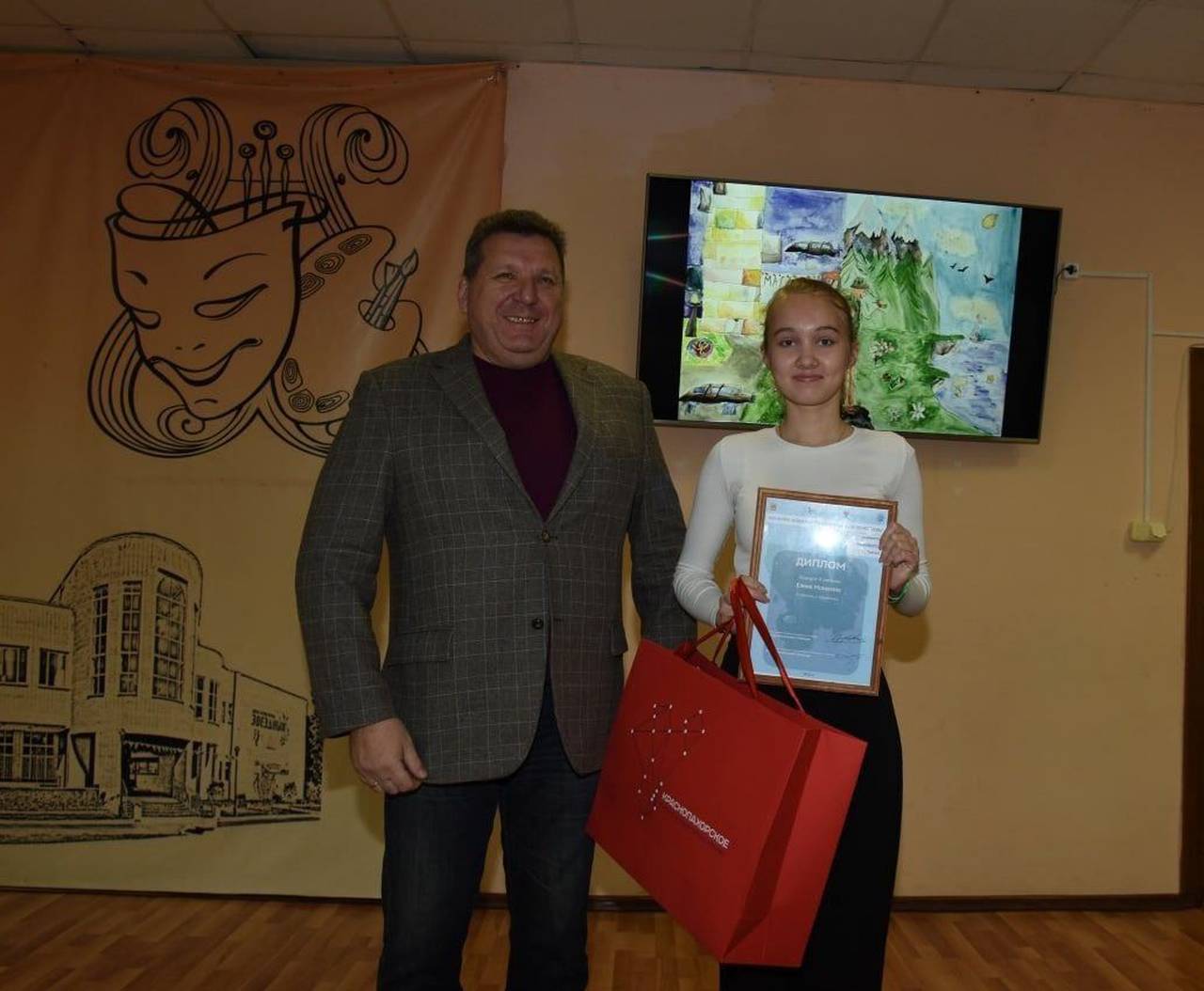 Воспитанница Детско-юношеского центра Щербинки заняла третье место в конкурсе «Символы ТиНАО»