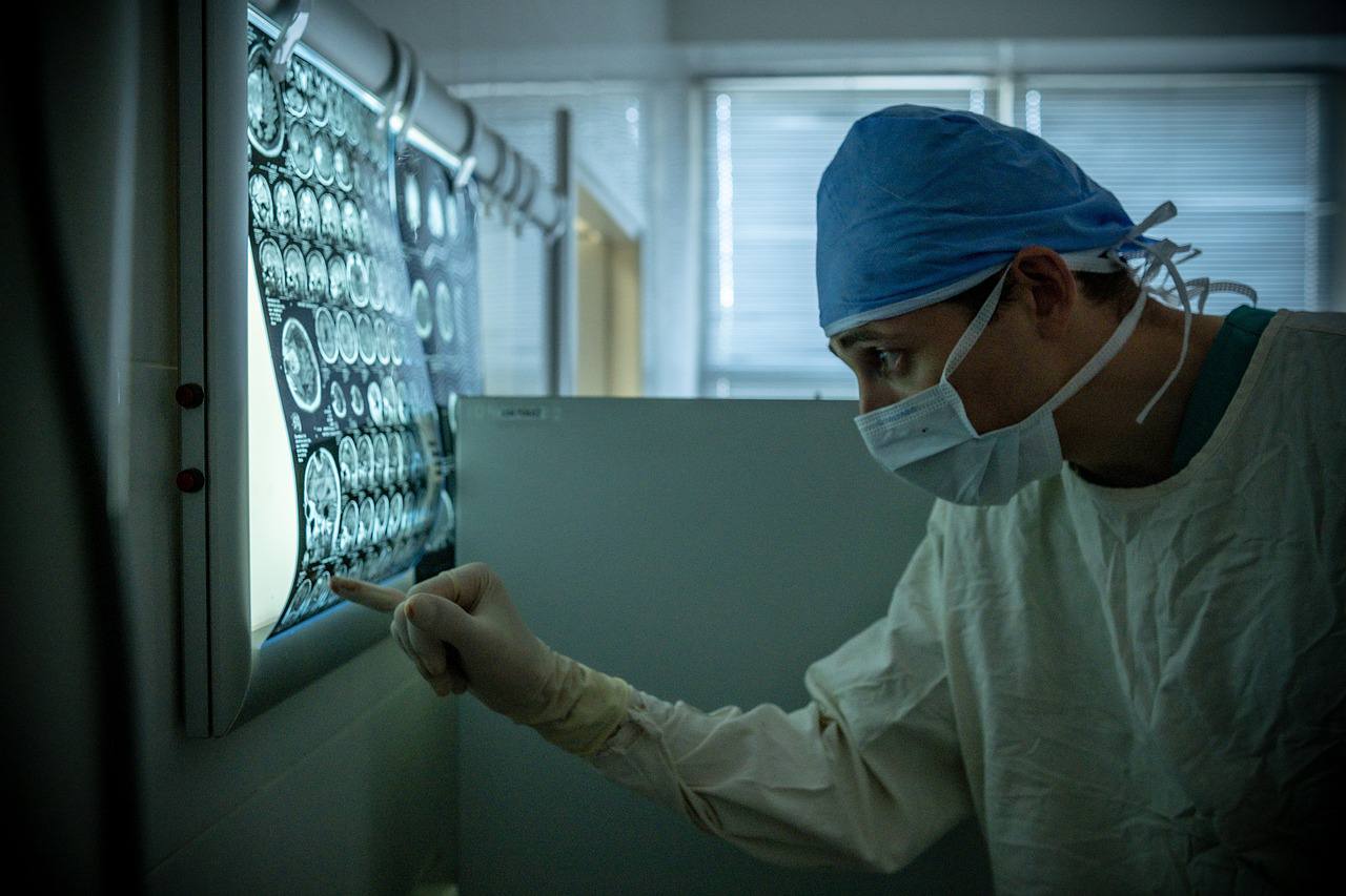 Монолит корпуса лучевой терапии больницы в Сосенском почти достроили