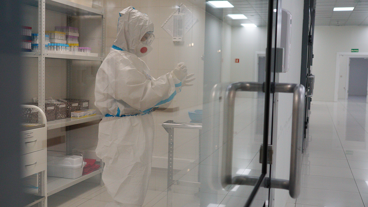 Врачи в России за сутки выявили около 11000 случаев заражения коронавирусом