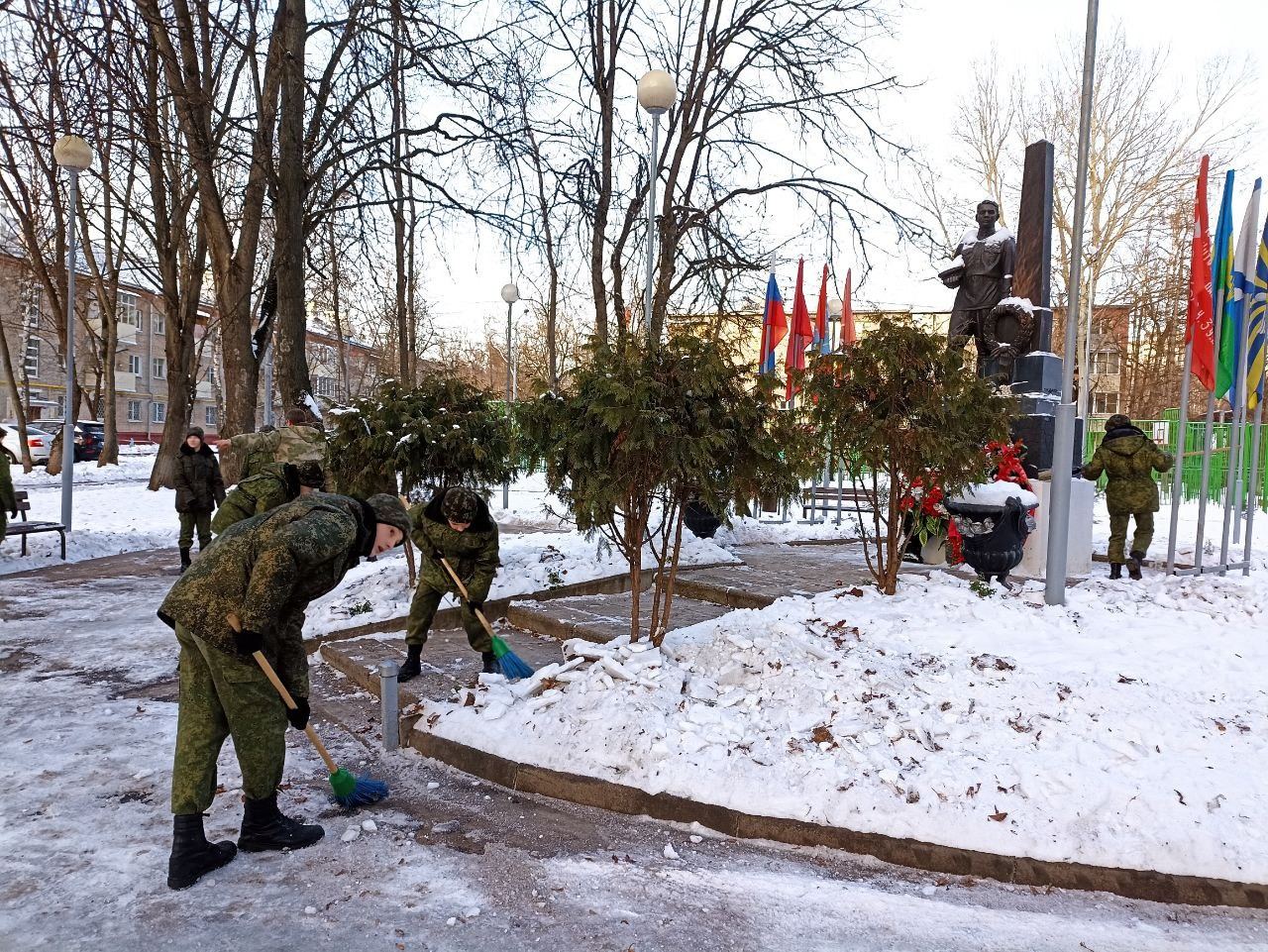 Мемориально-патронатная акция прошла на Аллее Славы в Щербинке