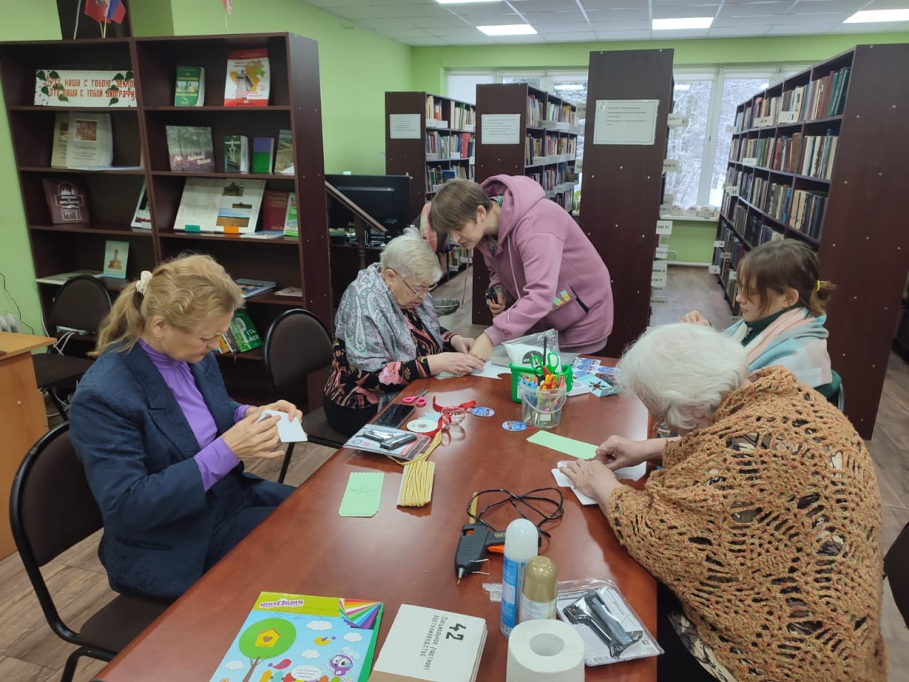 Творческий мастер-класс провели в библиотеке Дома культуры «Юбилейный» поселения Роговское