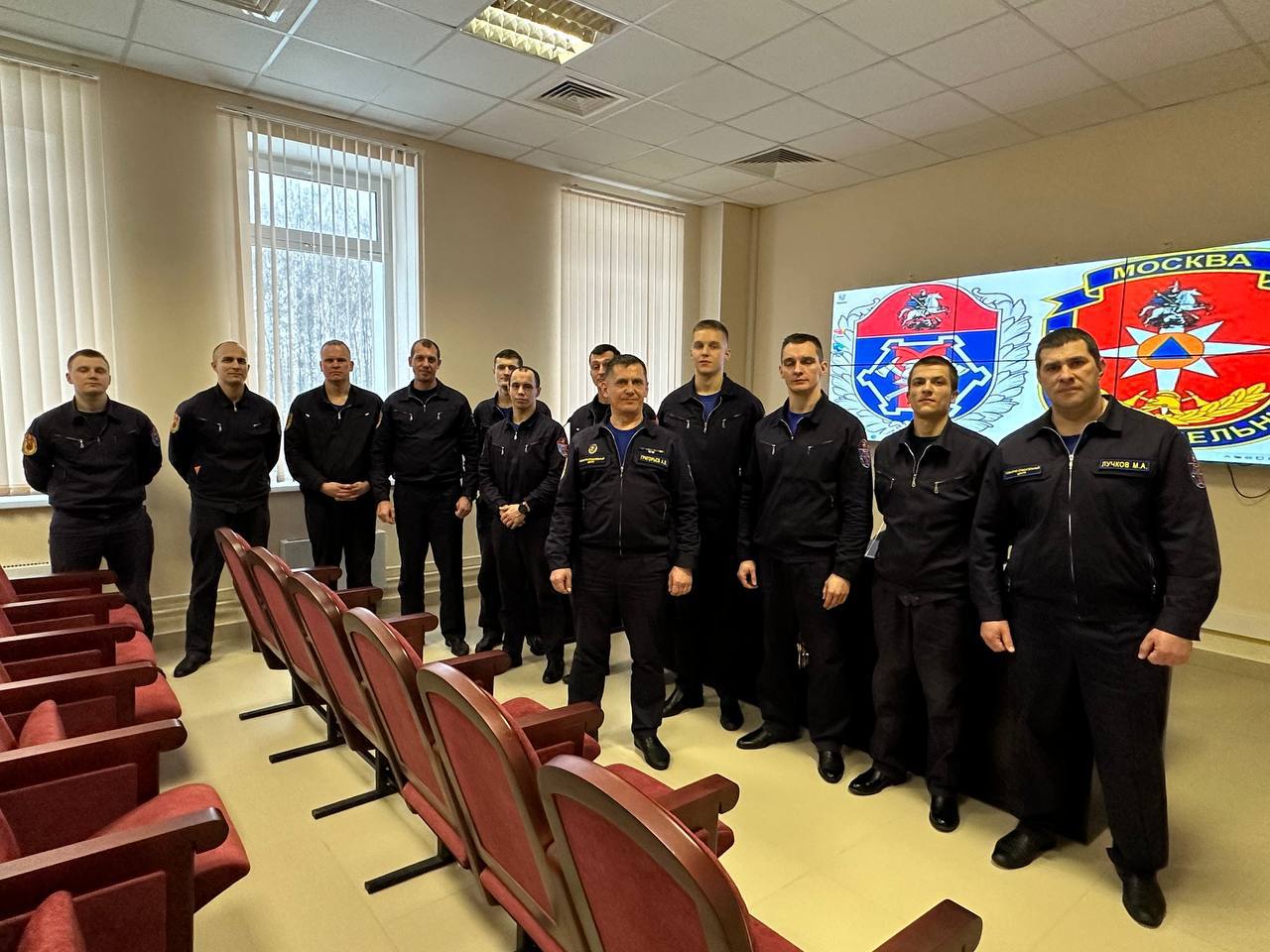 Администрация Краснопахорского поздравила Пожарно-спасательный отряд № 304
