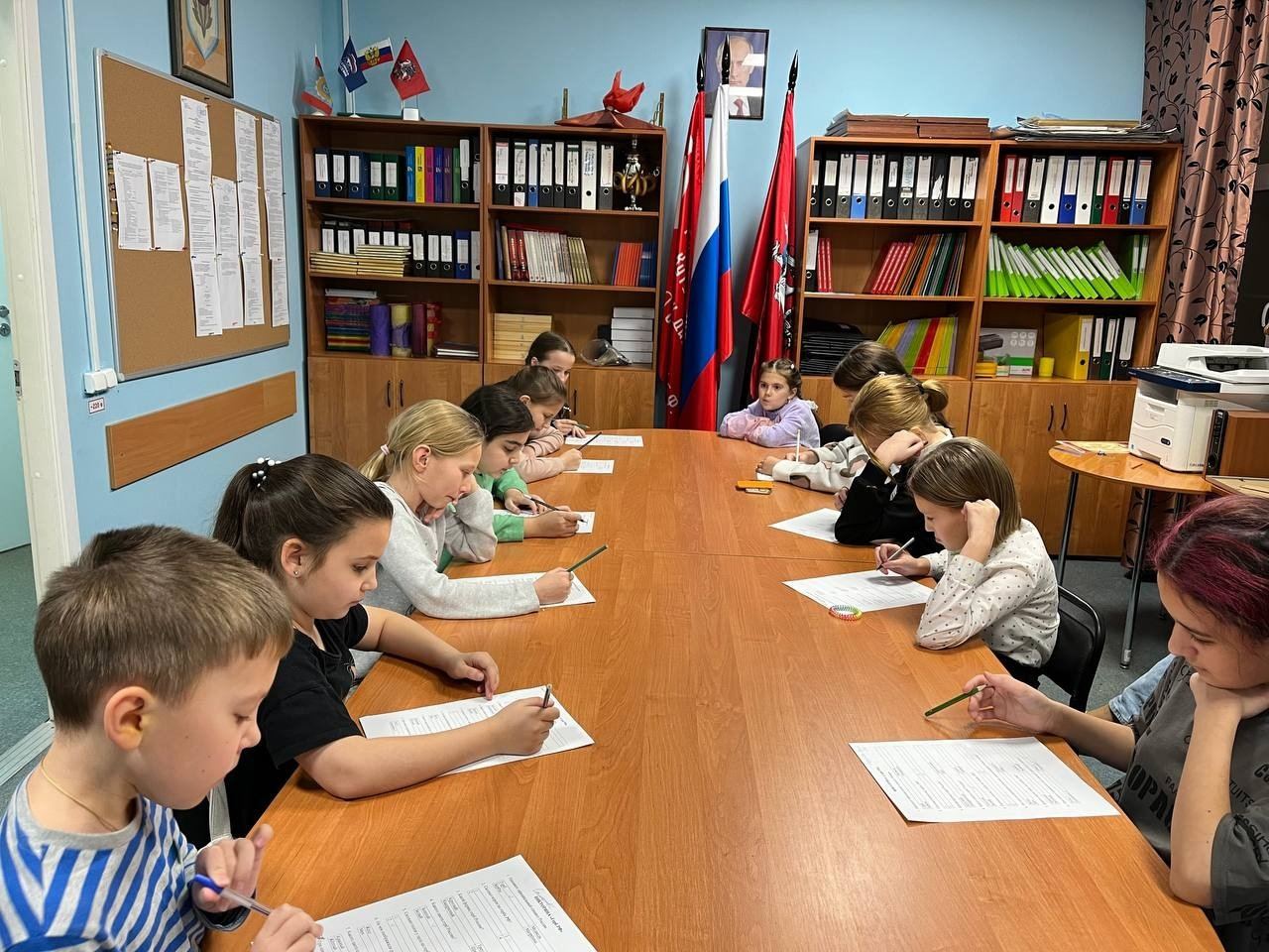 Активисты Молодежной палаты Щербинки провели мероприятие ко Дню Государственного герба РФ