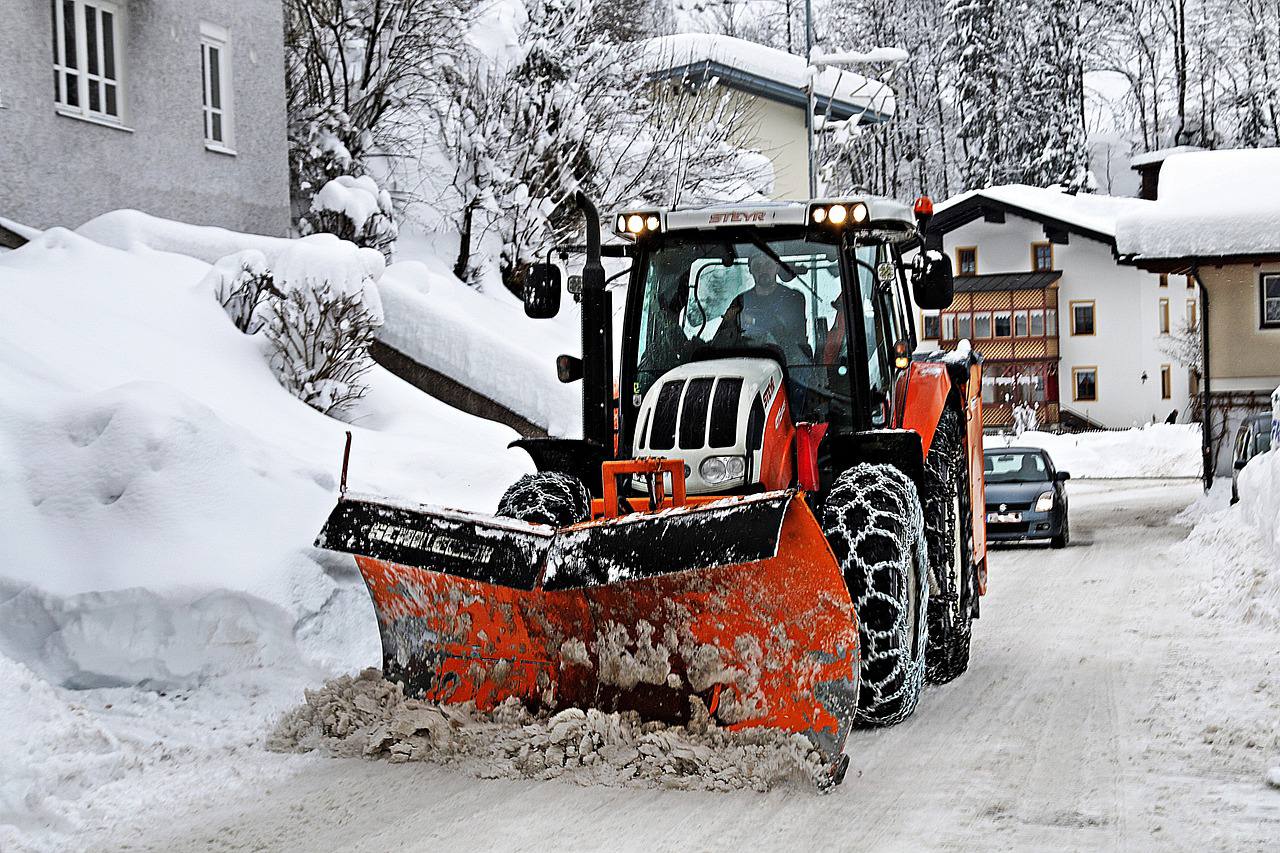 Мероприятия по очистке дорог от снега прошли в Краснопахорском