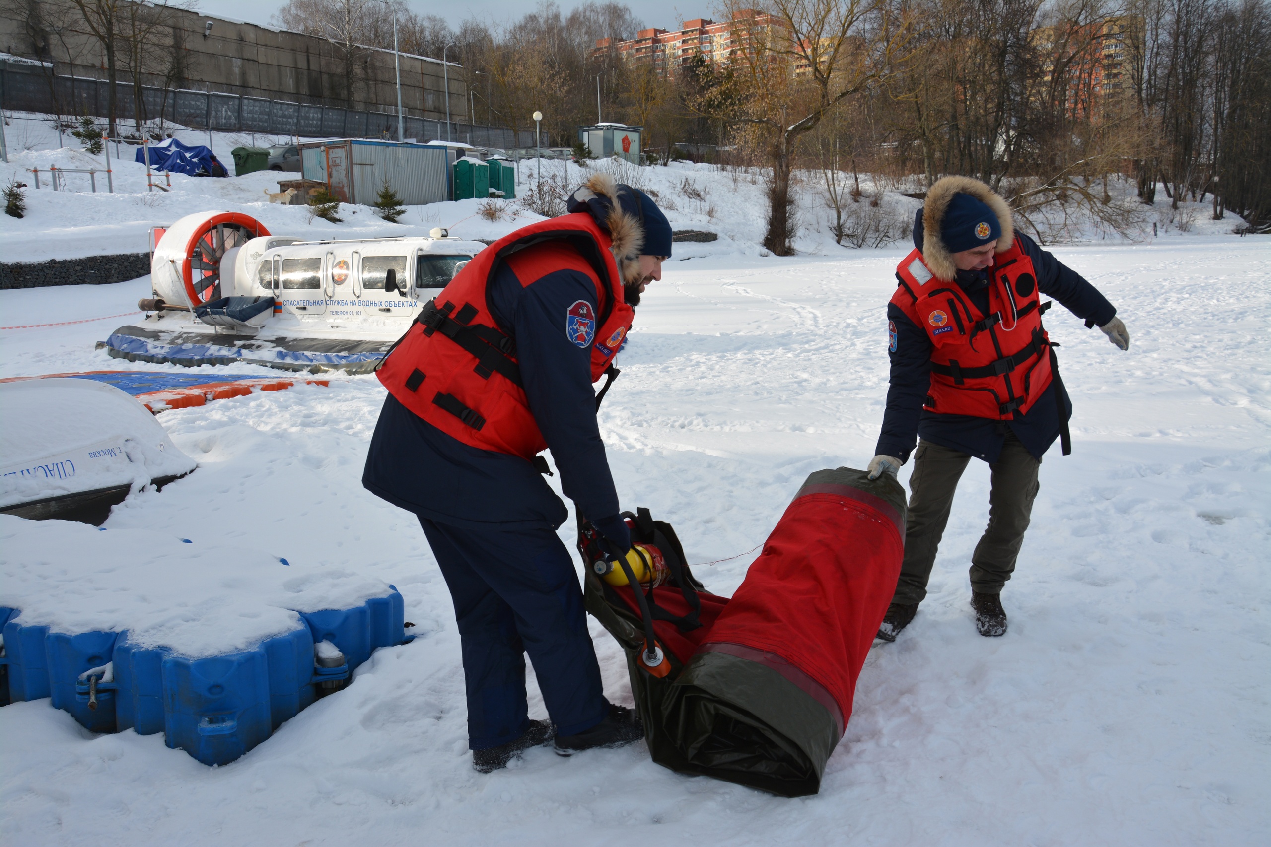 Усилена безопасность москвы. Спасательные мероприятия на водных объектах. Спасатели на воде. Обеспечение безопасности спасателей.