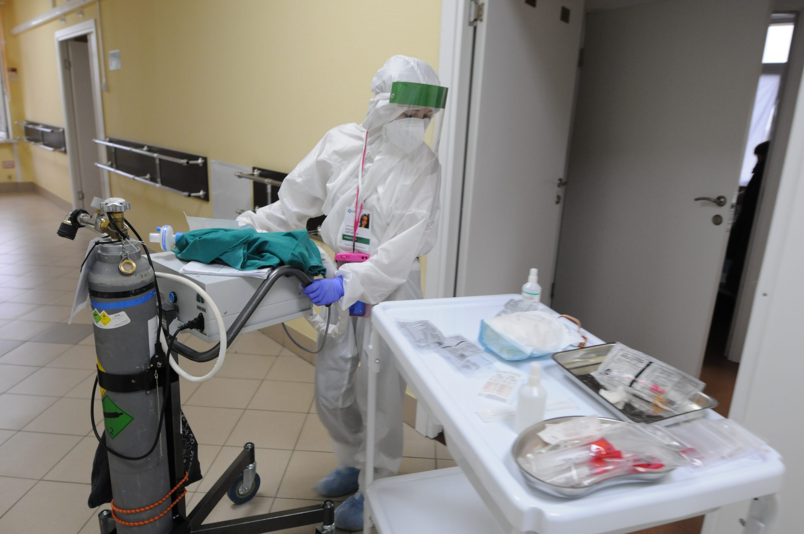 Более 3,8 тысячи случаев коронавируса зафиксировали в России за сутки