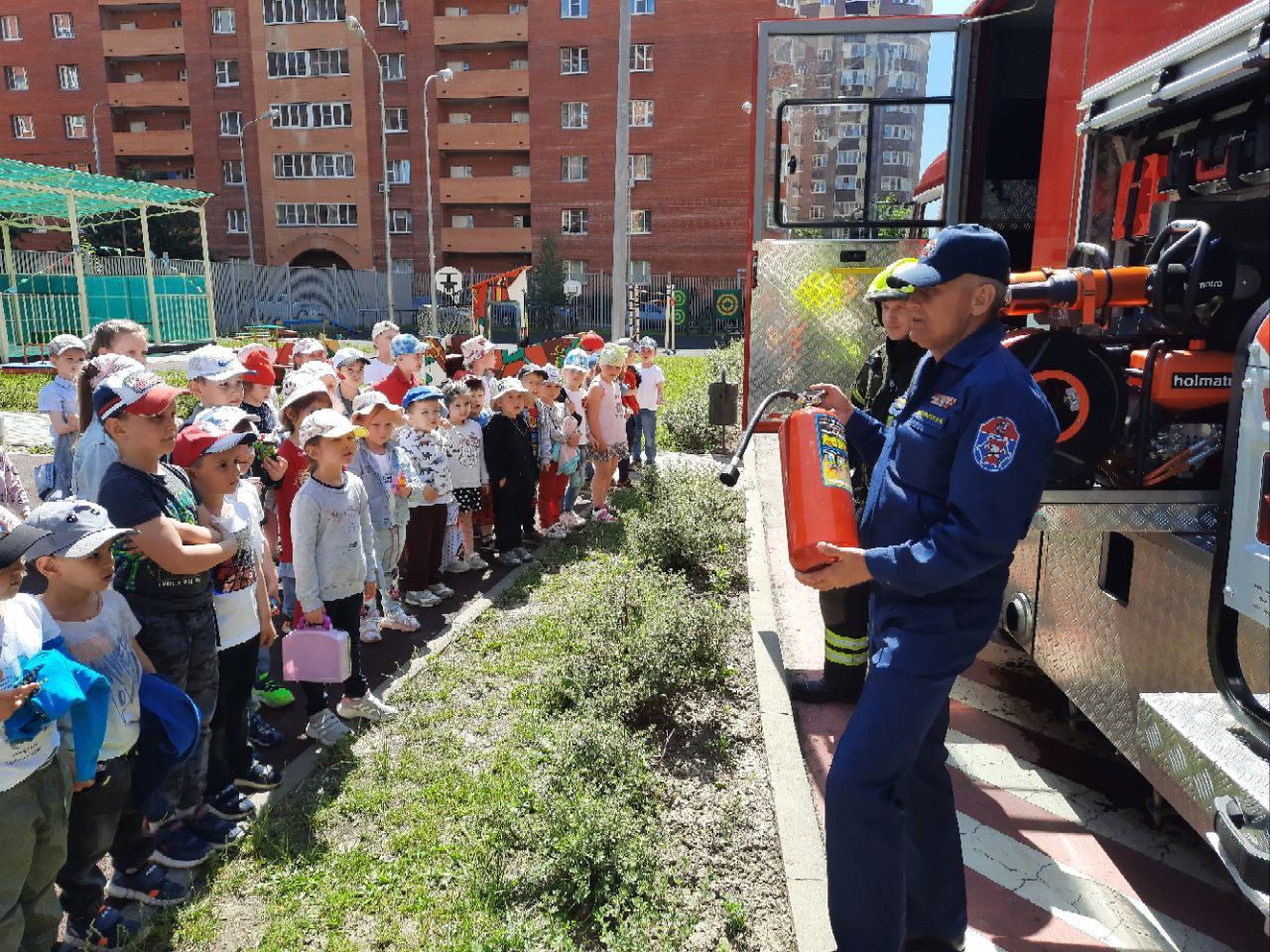 Безопасное лето с пожарными новой Москвы
