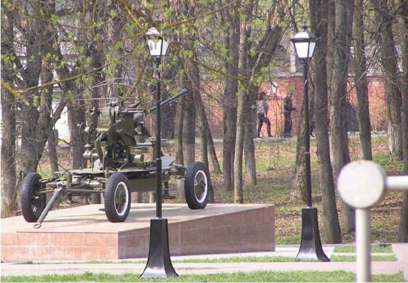 Ремонт памятника «Оружие Победы» начали в Щаповском