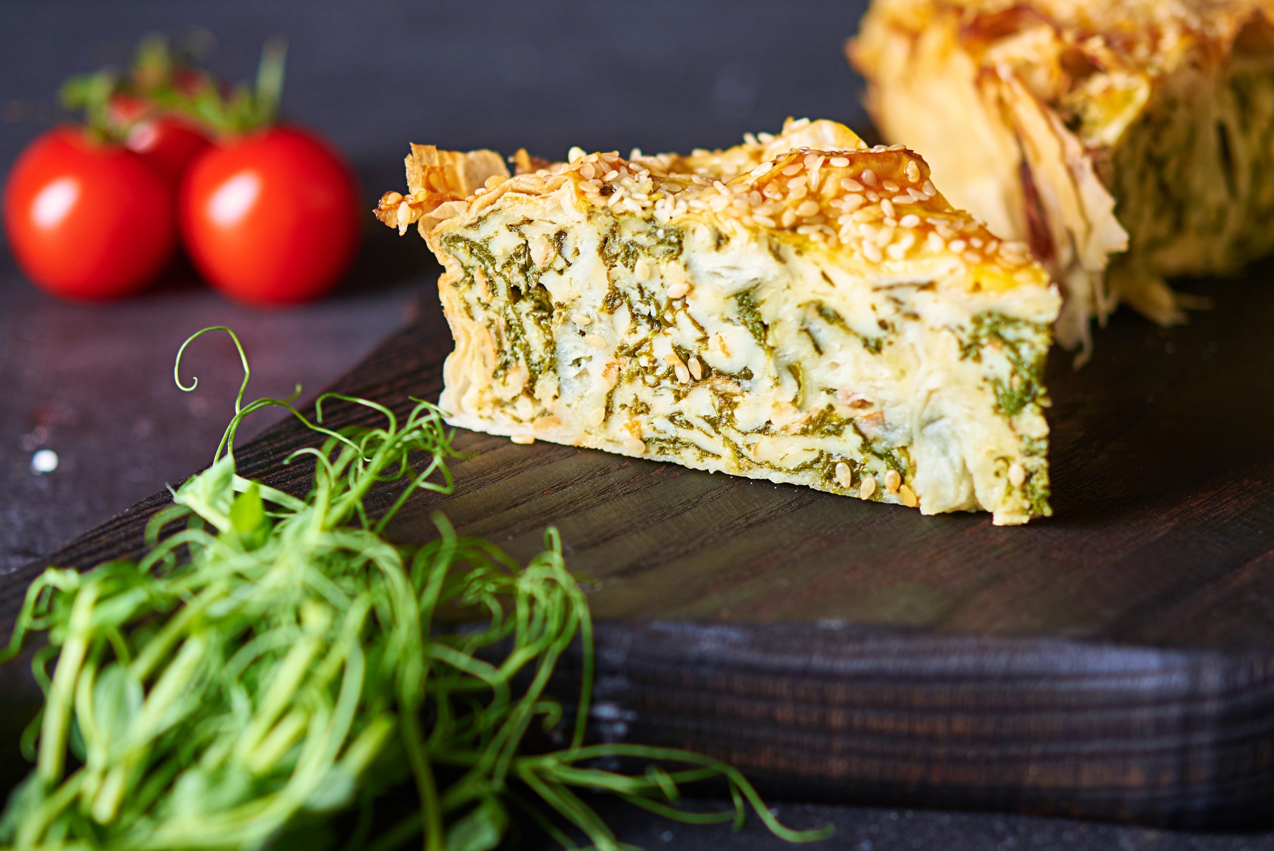 Кулинарный блокнот Новых округов: пирог со шпинатом и сыром сулугуни