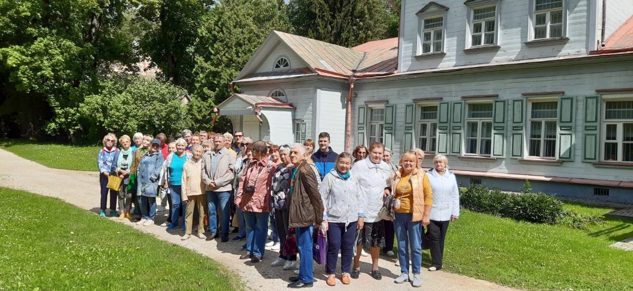 Участники проекта «Московское долголетие» поселения Московский посетили музей-заповедник «Абрамцево»