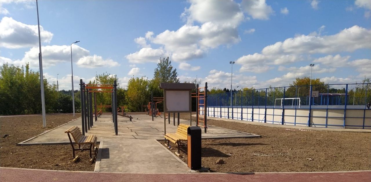 Работы по устройству хоккейной площадки завершат в Щаповском