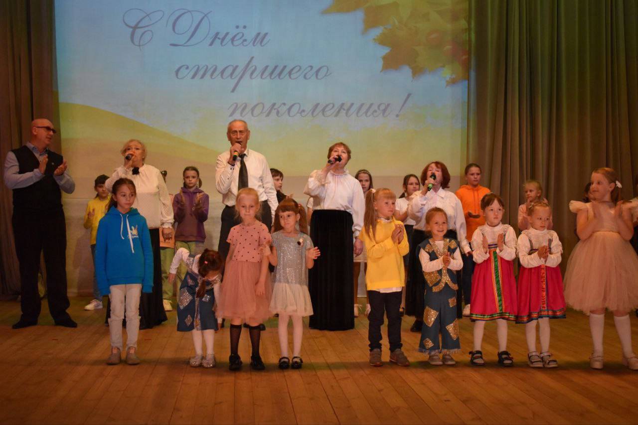 Концерт к Международному дню пожилых людей состоялся в ДК «Юбилейный» Роговского